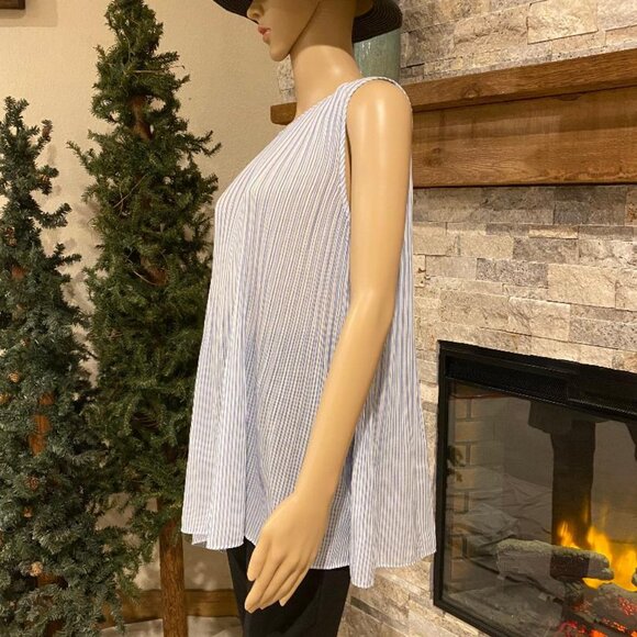BCBGeneration Sky Blue & White Striped Airy High Low Sleeveless Tunic Top Sz M - Picture 3 of 8